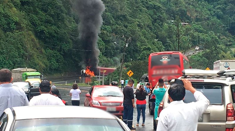 Cierre temporal de Alóag-Santo Domingo por accidente