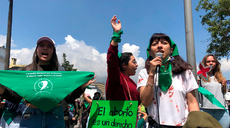 Satisfacción parcial en mujeres de Ecuador al aprobarse aborto por violación