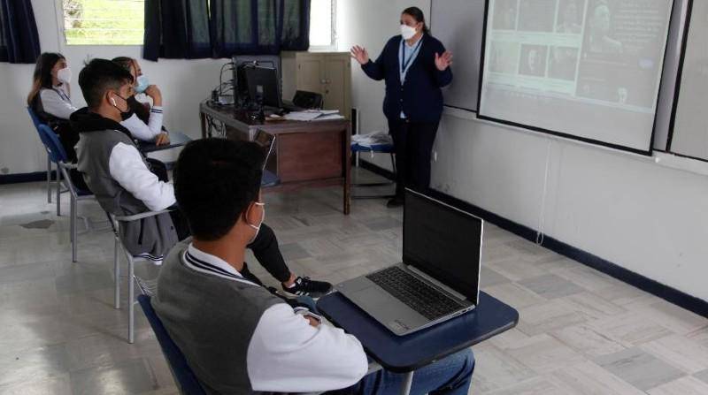 Ecuador mejora el aprendizaje en Matemáticas y Ciencias en séptimo grado