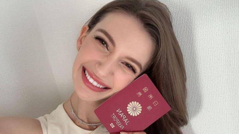 La Miss Japón nacida en Ucrania devuelve la corona tras conocerse su romance con un hombre casado