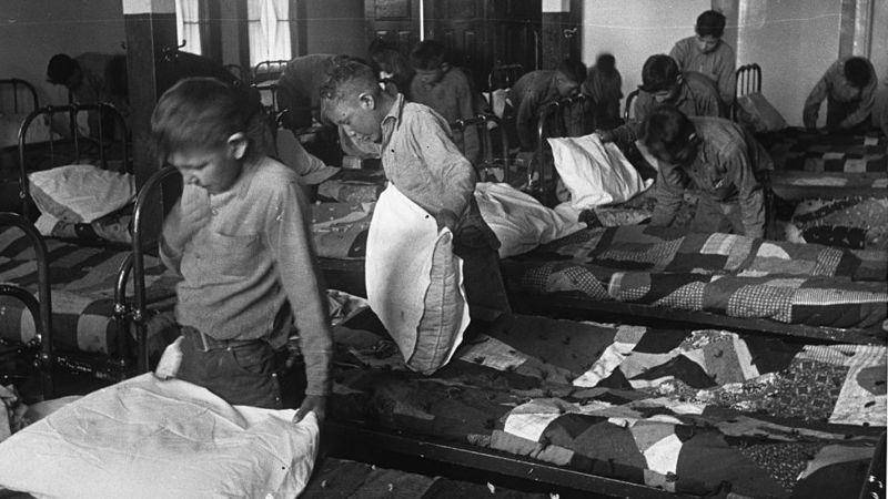 Los espeluznantes experimentos sobre desnutrición que Canadá hizo con los niños de las escuelas indígenas