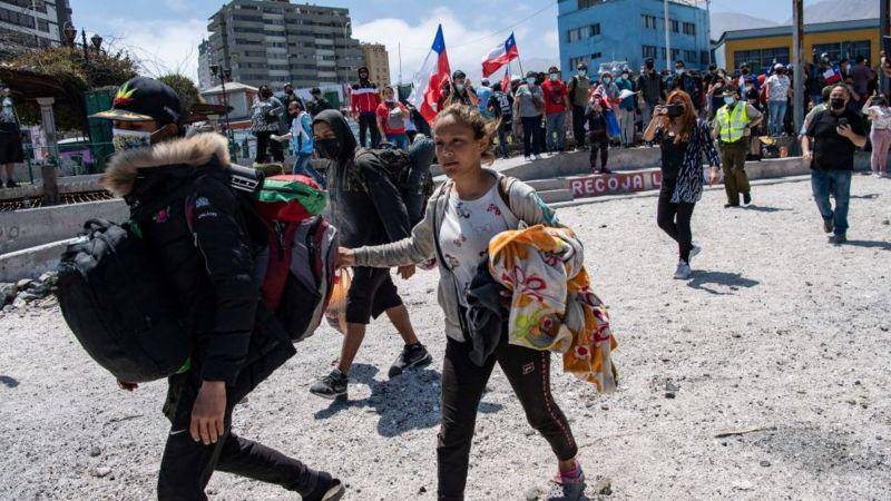 Venezolanos afectados por la protesta que terminó con la quema de pertenencias de migrantes en Chile