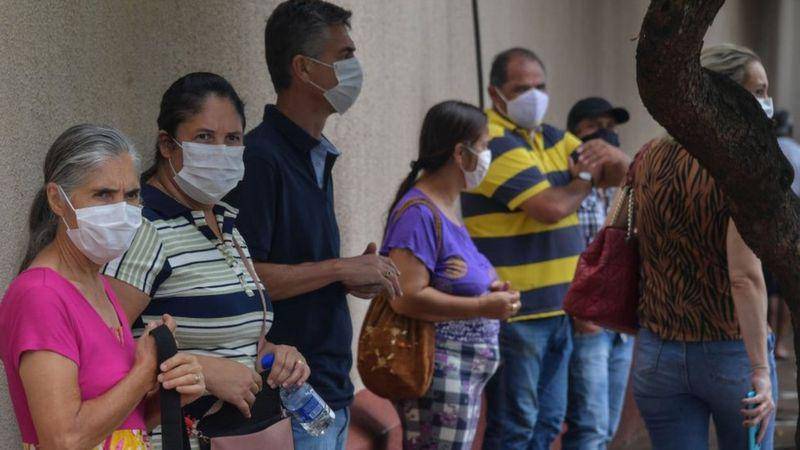 Brasil: los impresionantes resultados del experimento en la ciudad que vacunó al 75% de sus adultos