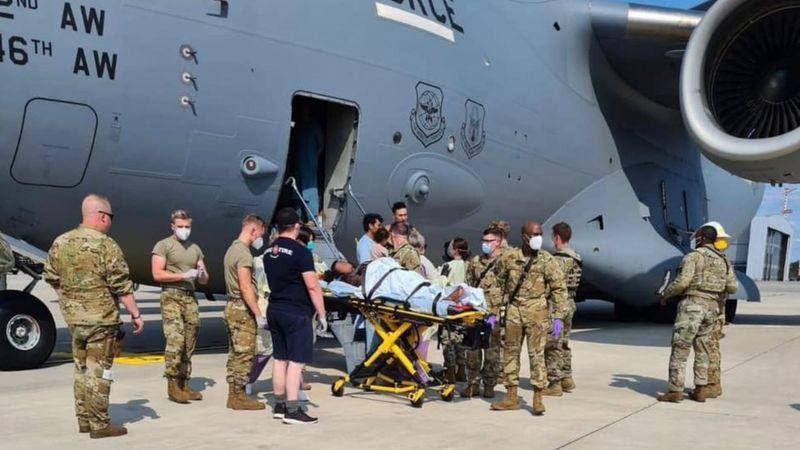 Afganistán: una mujer afgana da a luz en un avión de evacuación de Estados Unidos