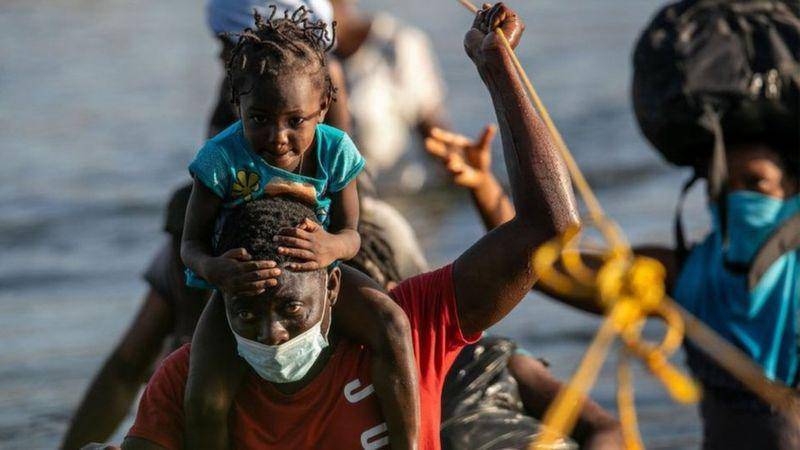 5 claves para entender por qué están llegando miles de haitianos a Estados Unidos