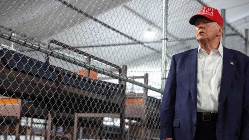 Vamos a enseñarles cómo huir de un caimán si se escapan: Trump visita Alligator Alcatraz, el nuevo centro de detención para migrantes en un pantano de Miami