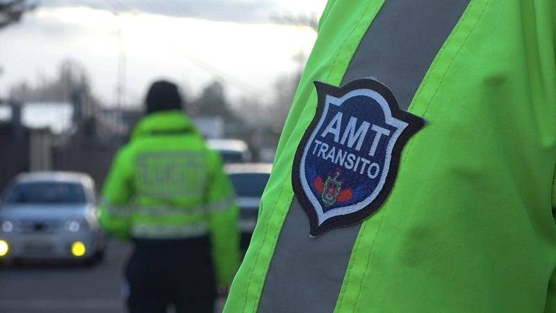 Quito: agentes de tránsito y supuestos policías protagonizan incidente en la av. De la Prensa, este 1 de marzo