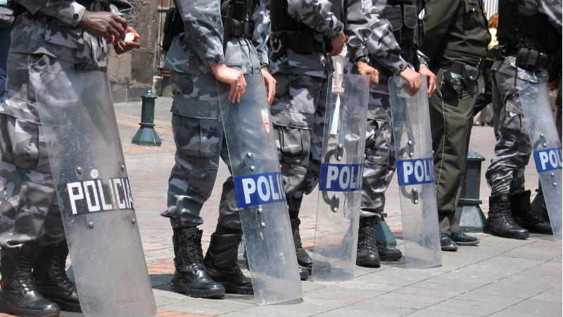 100 policías desalojados de un hotel por falta de pago