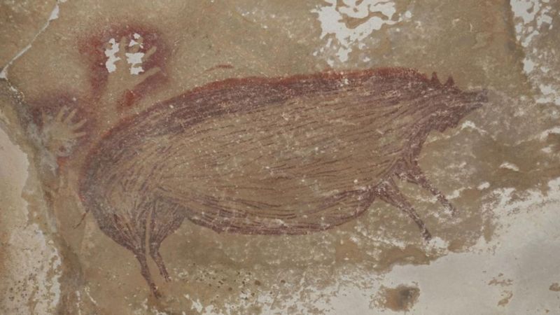 Encuentran la pintura rupestre de un animal más antigua del mundo