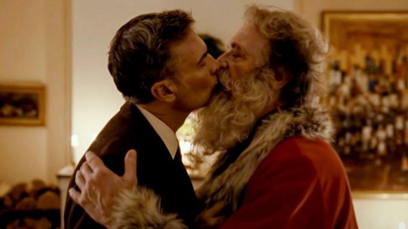 El comentado video del servicio postal de Noruega donde Santa Claus se enamora de un hombre