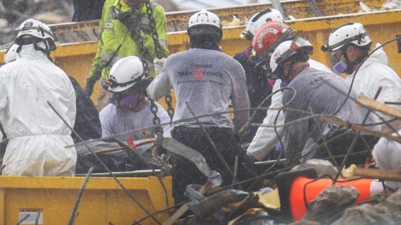 Derrumbe en Miami: el bombero que sacó de los escombros del edificio de Surffide a su hija fallecida de 7 años