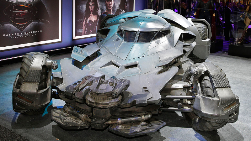 (VIDEO) Presentan oficialmente al batimóvil del nuevo Batman