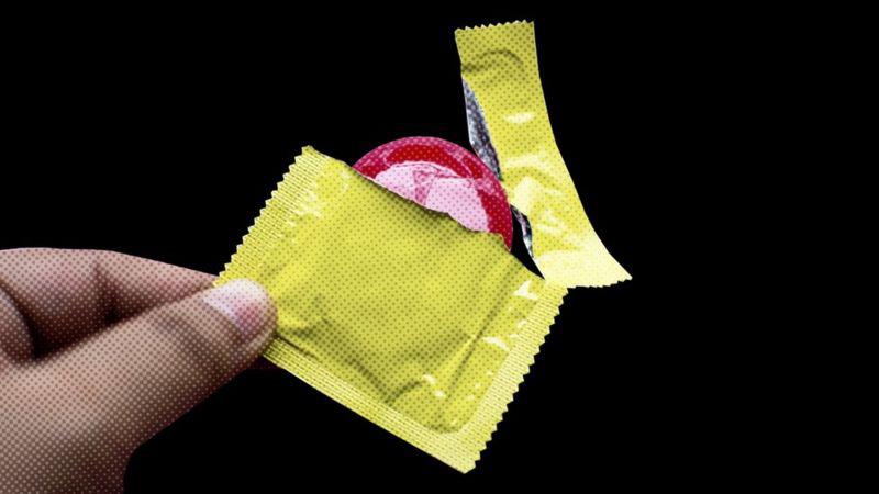 La nueva ley de California que prohíbe el retiro no consensuado del condón durante el sexo