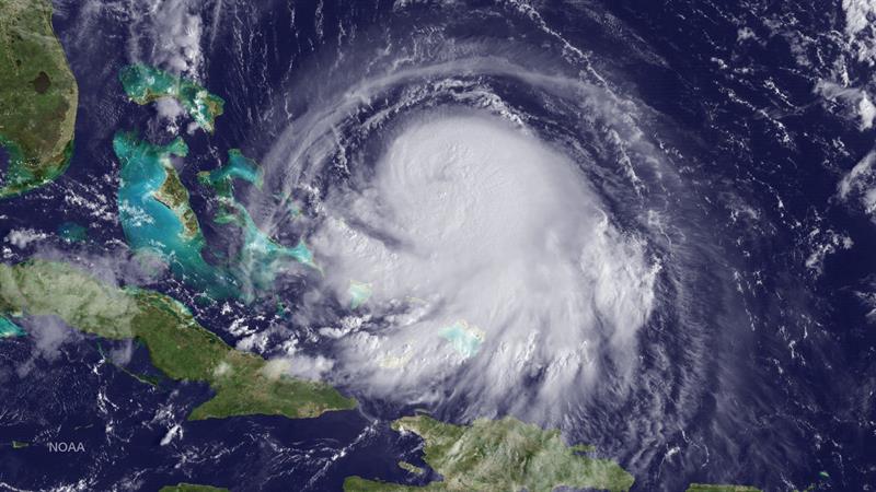 &quot;Extremadamente peligroso&quot; huracán Joaquín golpea las Bahamas, amenaza a EEUU