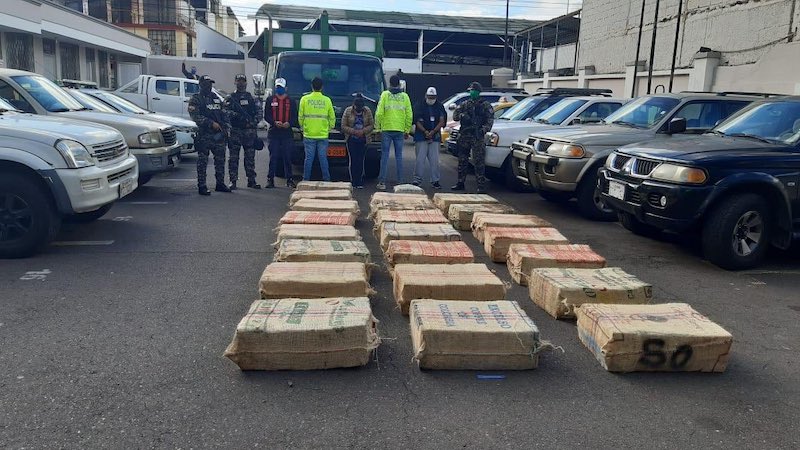 Tres detenidos en Quito con más de una tonelada de cocaína