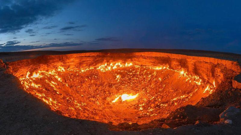 El misterio del cráter de Darvaza: ¿qué provoca el fuego de las puertas del infierno?