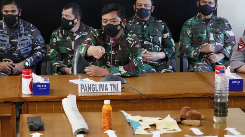 Indonesia declara la pérdida de submarino con 53 tripulantes