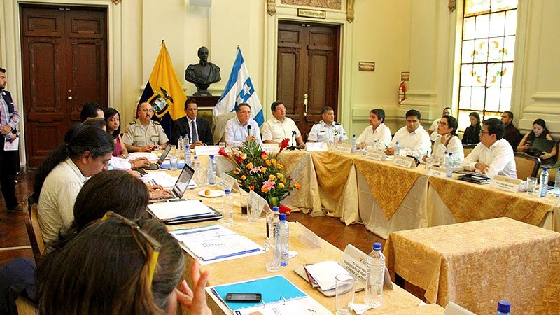 Ministro de Defensa anuncia que militares patrullarán 3 provincias de Ecuador