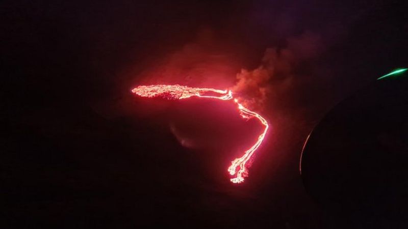 Las impactantes imágenes de ríos de lava cerca de la Islandia