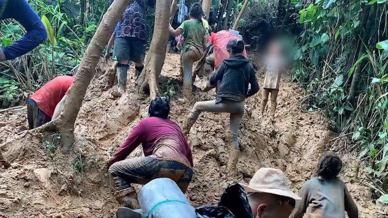 El creciente número de migrantes chinos que atraviesan la selva del Darién para llegar a EE.UU.