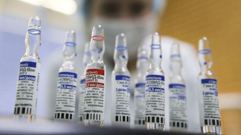 Coronavirus: por qué Rusia tiene tan poca población vacunada
