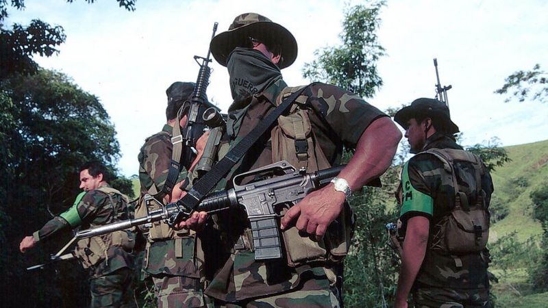 Colombia: las escuelas de paramilitares donde aprendes a matar