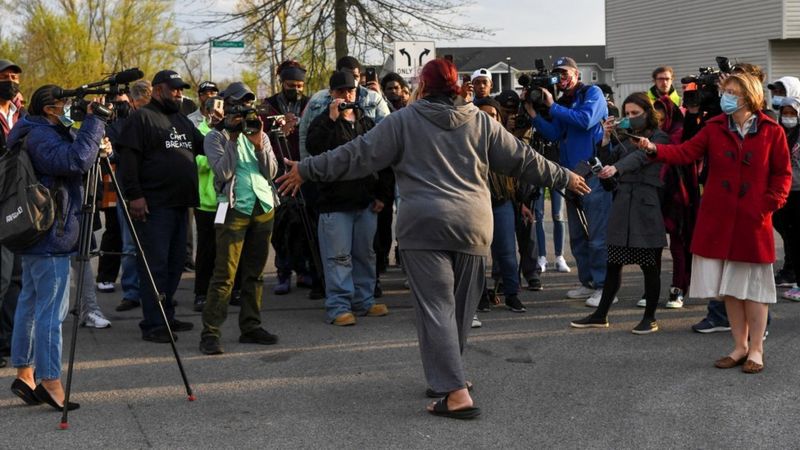 Policía en Ohio mata a tiros a adolescente afroamericana