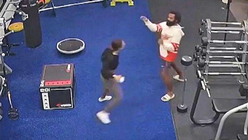 La mujer que logró frenar a golpes a un hombre que la atacó en un gimnasio en EE.UU.
