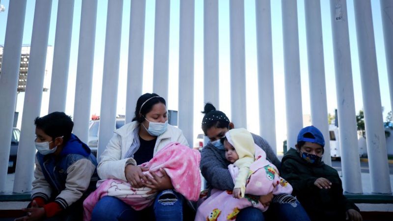 Los bebés estadounidenses que el gobierno de EE.UU. expulsa a México