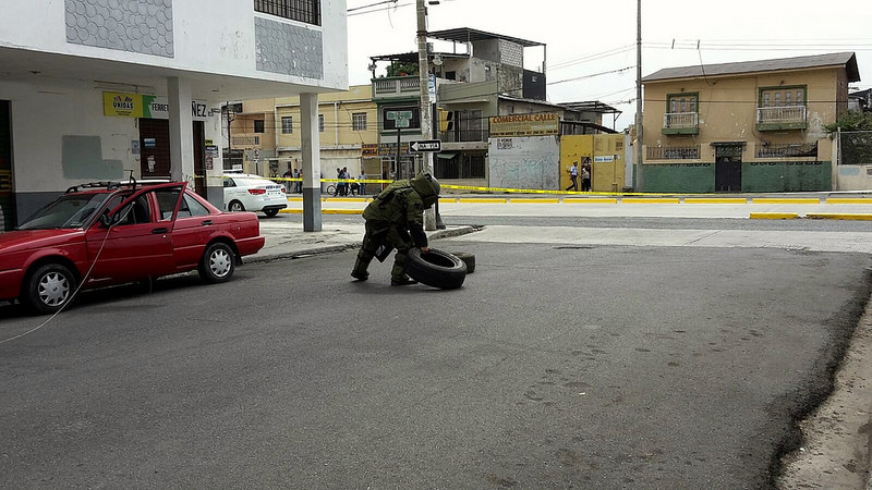 Una bomba fue hallada en el interior de un vehículo en Guayaquil