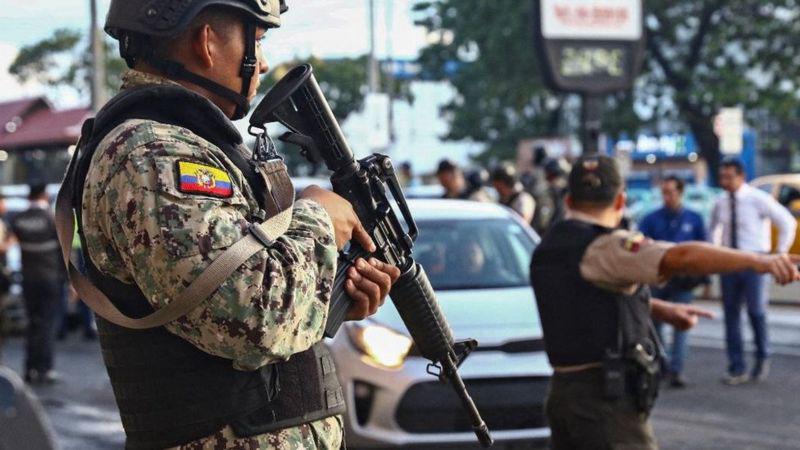 Armas en Ecuador: “Esto pasó también en El Salvador cuando emprendieron su guerra contra las drogas y terminaron armando a las maras hasta los dientes”