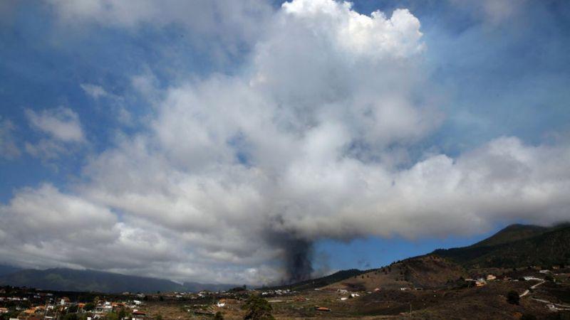 La Palma: las impresionantes imágenes de la erupción de un volcán en las islas Canarias