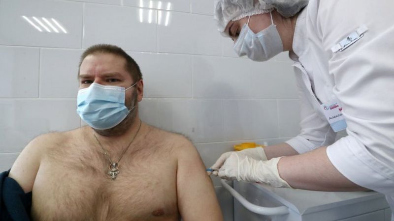 Sputnik V: la arriesgada carrera de Rusia por convertirse en el primer país en vacunar