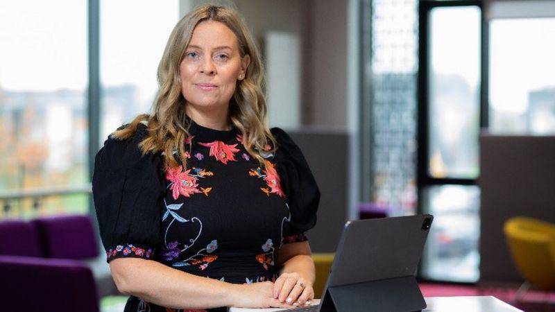 Cómo superé una infancia de abusos marcada por la adicción a la heroína de mis padres y me convertí en profesora universitaria