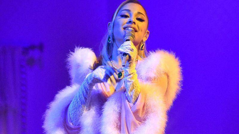 Ariana Grande pide a sus fans que no elogien su delgadez