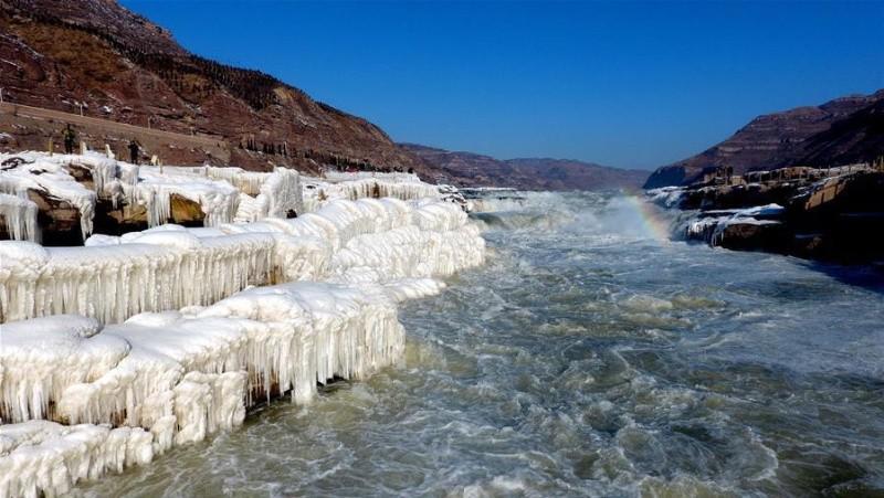 Cascada de Hukou en China se congelan.