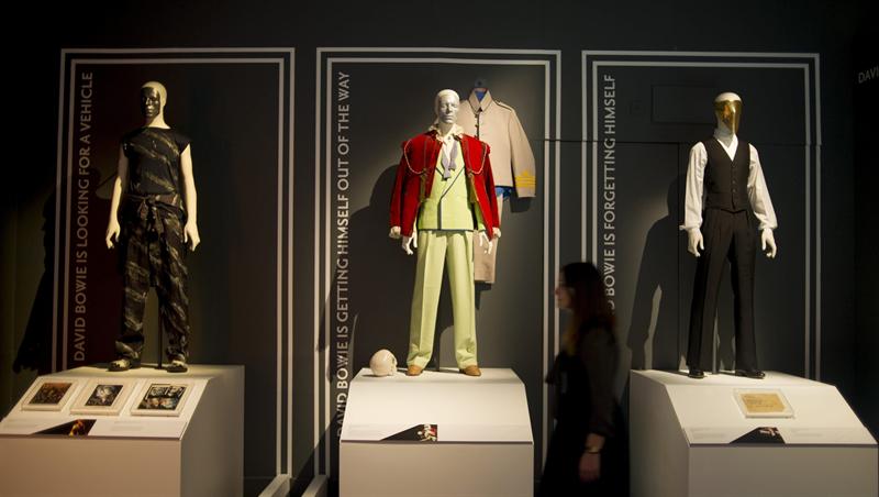 Los mil rostros de David Bowie, en una muestra de museo londinense