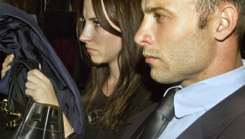 Pistorius organiza una ceremonia privada por su novia Reeva Steenkamp