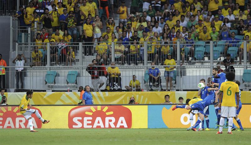 Brasil venció 4-2 a Italia en partido que cerró grupo A