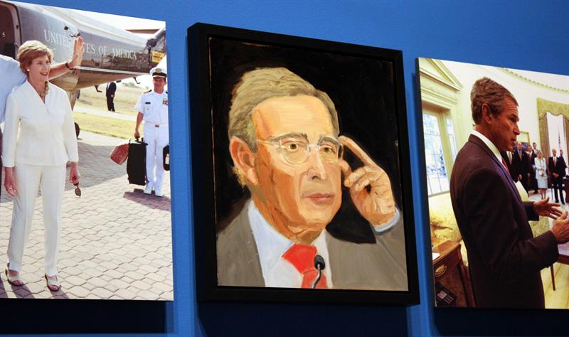 George W. Bush retrata a Aznar, Calderón y Uribe en su estreno como pintor