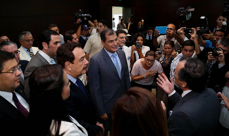 Correa y Nebot coinciden en inauguración de edificio de la Contraloría en Guayaquil