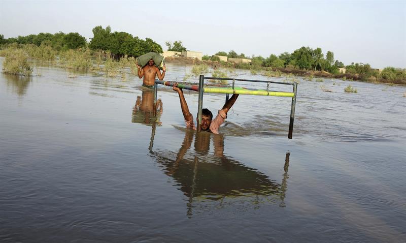 Centenares de muertos y millones de evacuados por lluvias en Asia