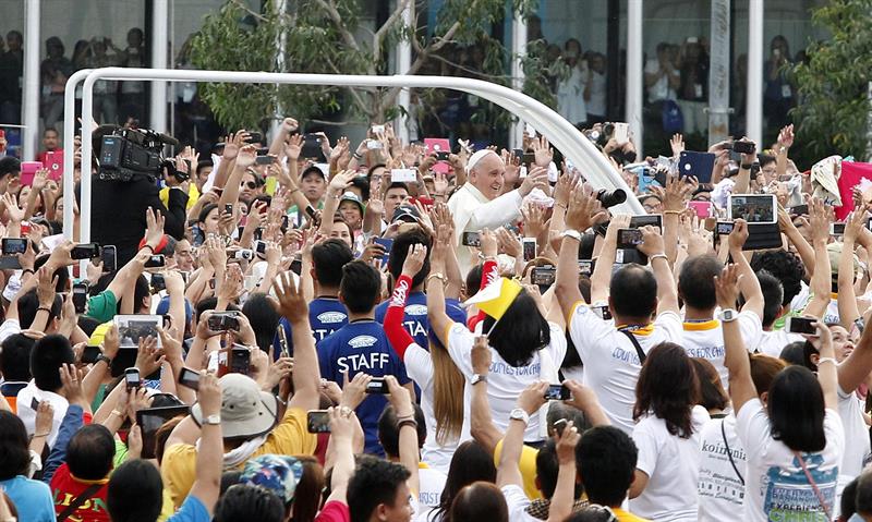 El papa concluyó su viaje a Filipinas celebrando misa ante millones de fieles