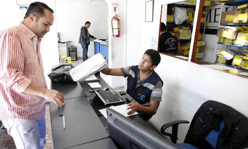 Desde mañana rige pago de 42 dólares por importación de paquetes