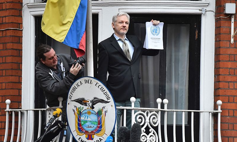 Ecuador gastó $5 millones en espionaje para Assange, según The Guardian