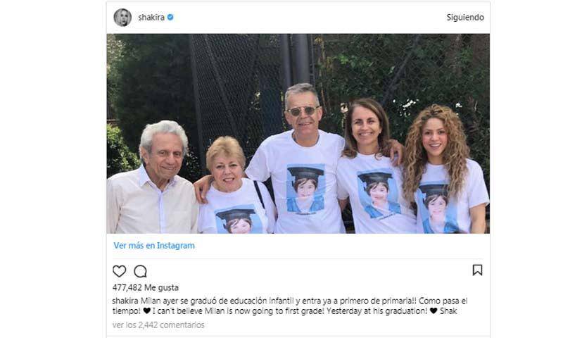 Imagen de archivo de Shakira, sus padres y exsuegros.