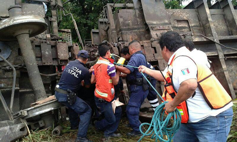 Sube a cinco la cifra de fallecidos en descarrilamiento de tren en México
