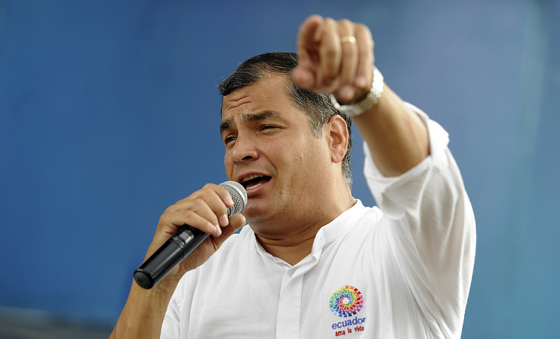 Presidente propone abrir el debate sobre utilidades de las telefónicas