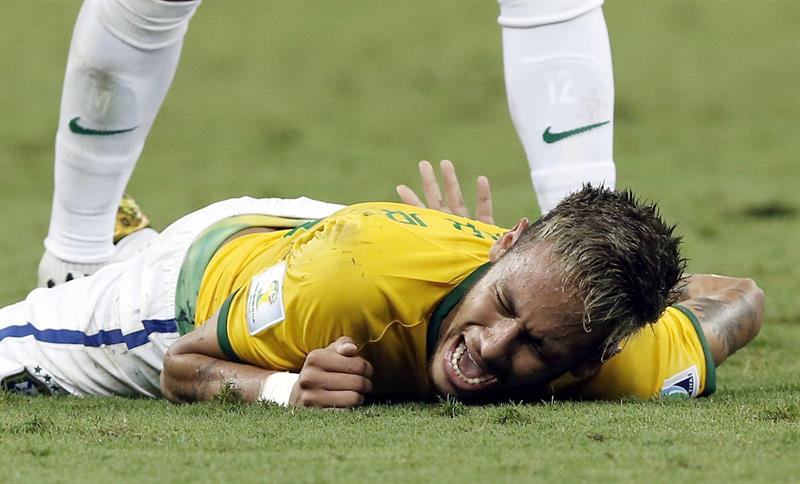 Neymar abandona la concentración de Brasil en helicóptero