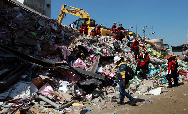 La esperanza de encontrar supervivientes se desvanece en Manta